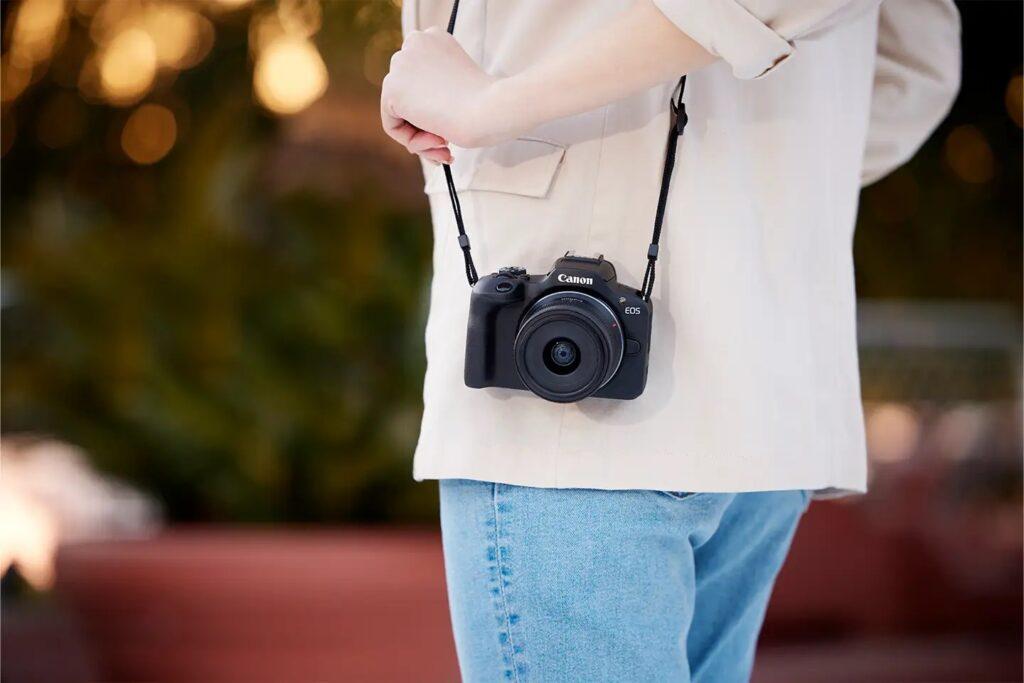 EOS R100_小型・軽量ボディー