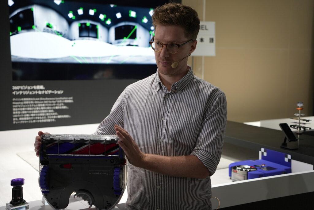 DysonLaunchPadダイソンの出発点 Dyson 360 Vis Nav™ロボット掃除機エンジニア説明の様子_2