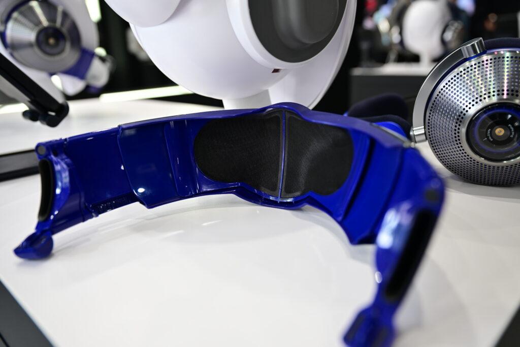 「Dyson Zone™空気清浄ヘッドホン」口元のシールド単体