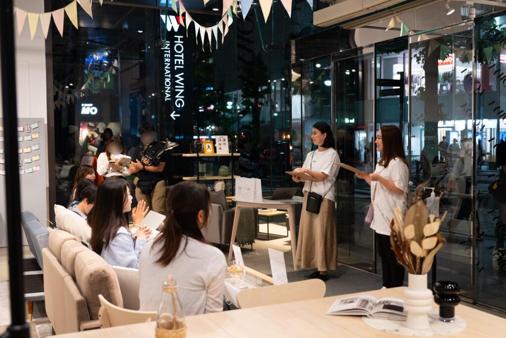 ポップアップのオープン前夜に開催された限定イベントの様子
スタッフより説明がされている様子