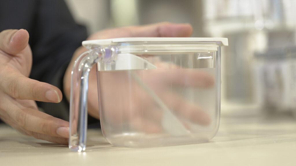 調味料ポットにすりガラス調のテクスチャをつけることで満了位置を表現