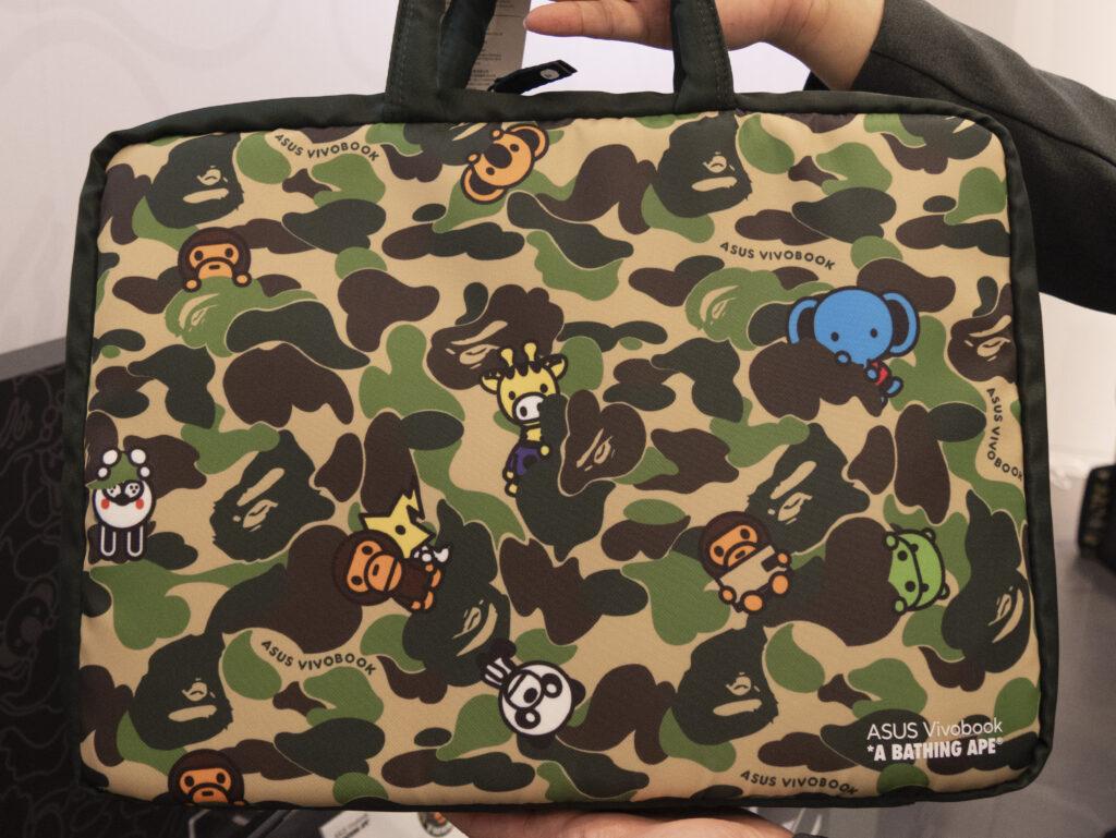 ASUS Vivobook S 15 OLED BAPE® Editionに付属するアクセサリー、キャリングケース