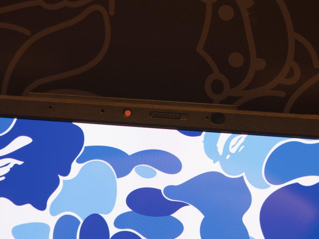 ASUS Vivobook S 15 OLED BAPE® Edition、207万画素をほこるwebカメラ、閉じた際