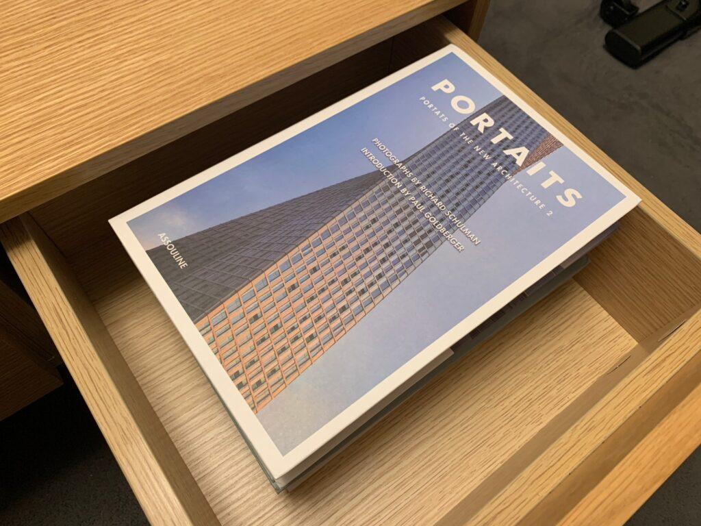 昇降テーブル10