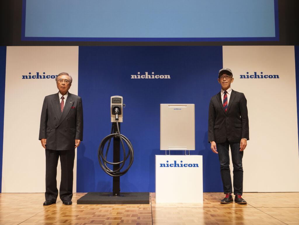 2023年10月17日の発表会に登壇したニチコン株式会社 代表取締役会長:武田一平 氏、慶応義塾⼤学⼤学院教授:岸 博幸 ⽒