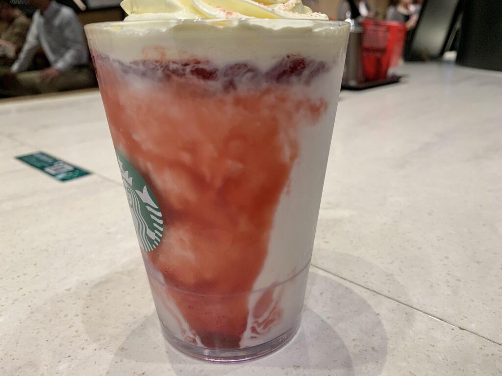 ストロベリーメリークリームフラペチーノ2