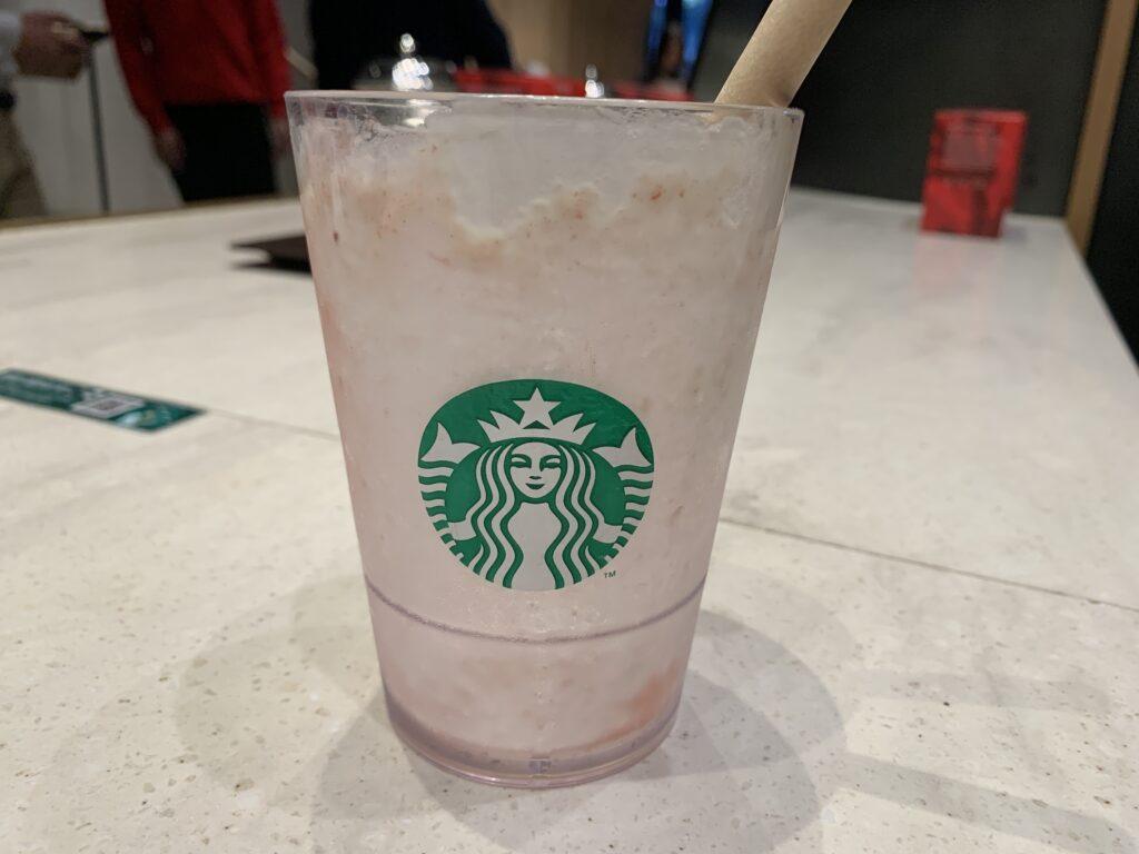 ストロベリーメリークリームフラペチーノ7