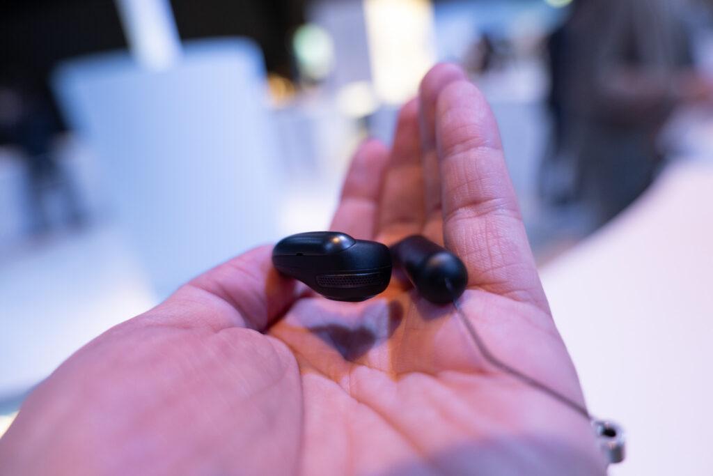 Anker Power Conference 2023 Fallにて新しく発表された「Soundcore AeroFit」の底面