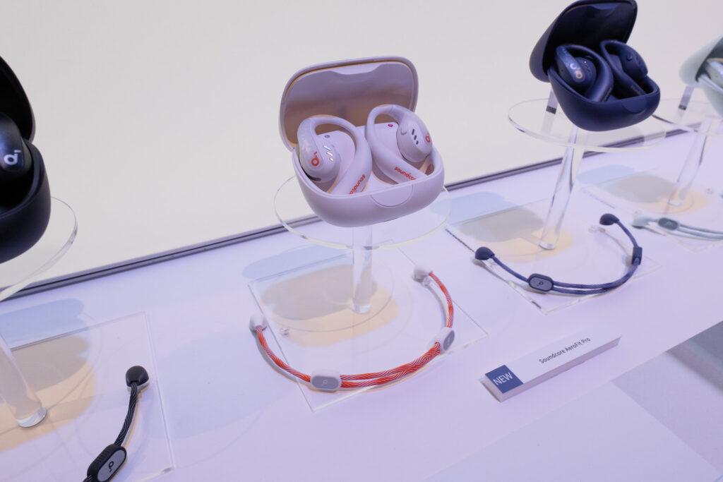Anker Power Conference 2023 Fallにて新しく発表された「Soundcore AeroFit Pro」はスポーツに向いたバンド付き