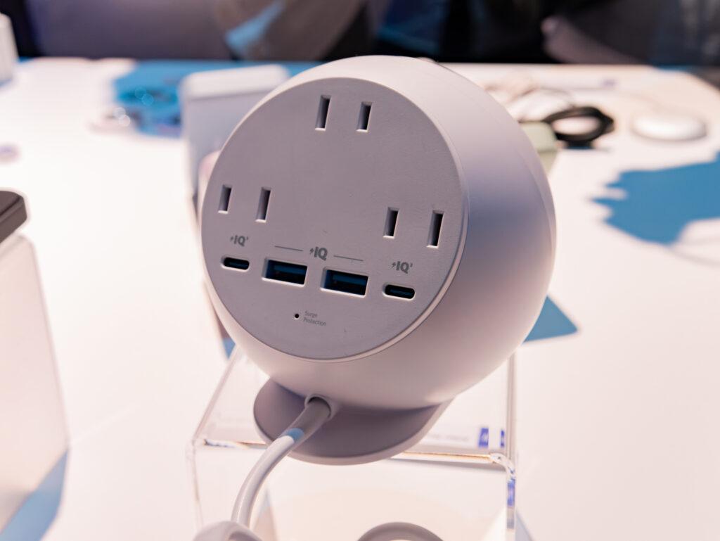 Anker MagGo Magnetic Charging Station (8-in-1, 67W)_裏