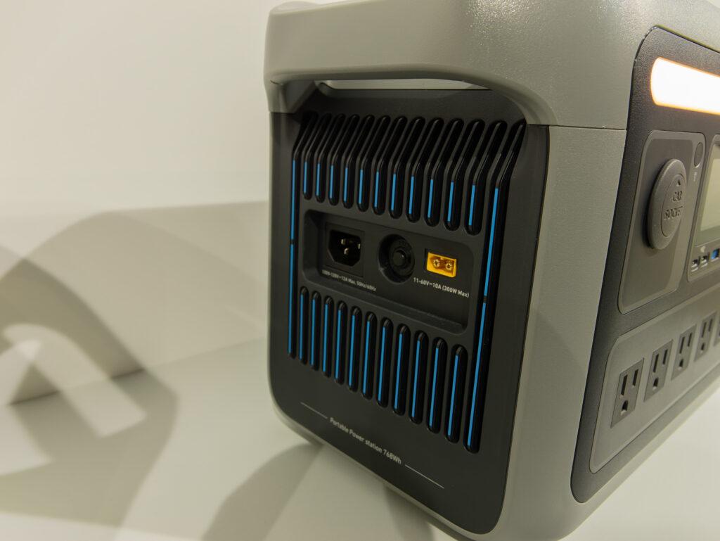 Anker Solix C1000_左側面ポート