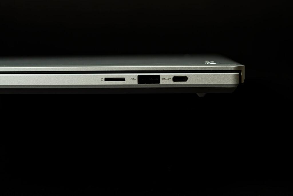 ROG-Zephyrus-G14_右側面ポート