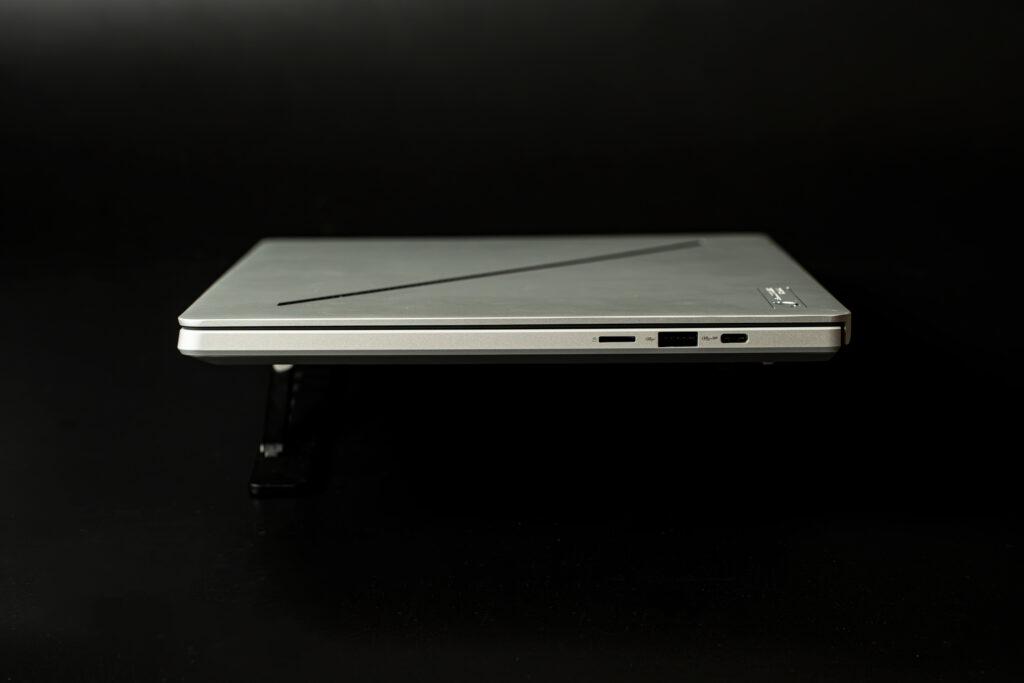 ROG-Zephyrus-G14_右側面