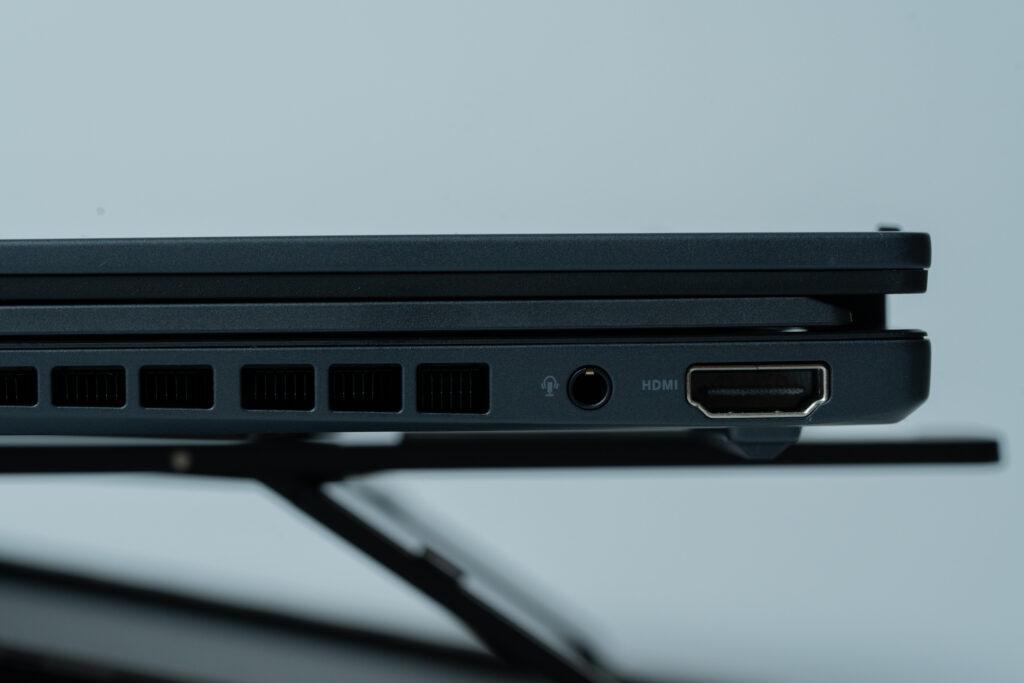 ZenbookDUO_右側面ポート