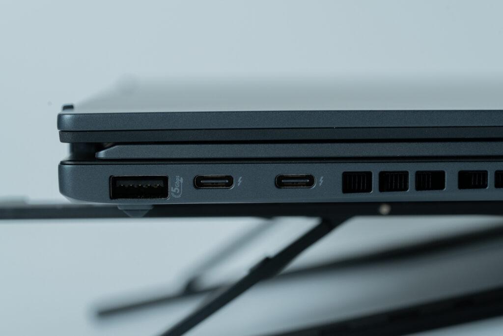 ZenbookDUO_左側面ポート