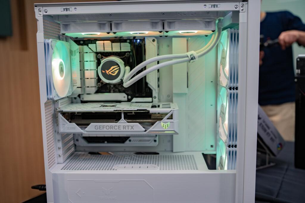 ASUS_BTF_ケースレイアウト