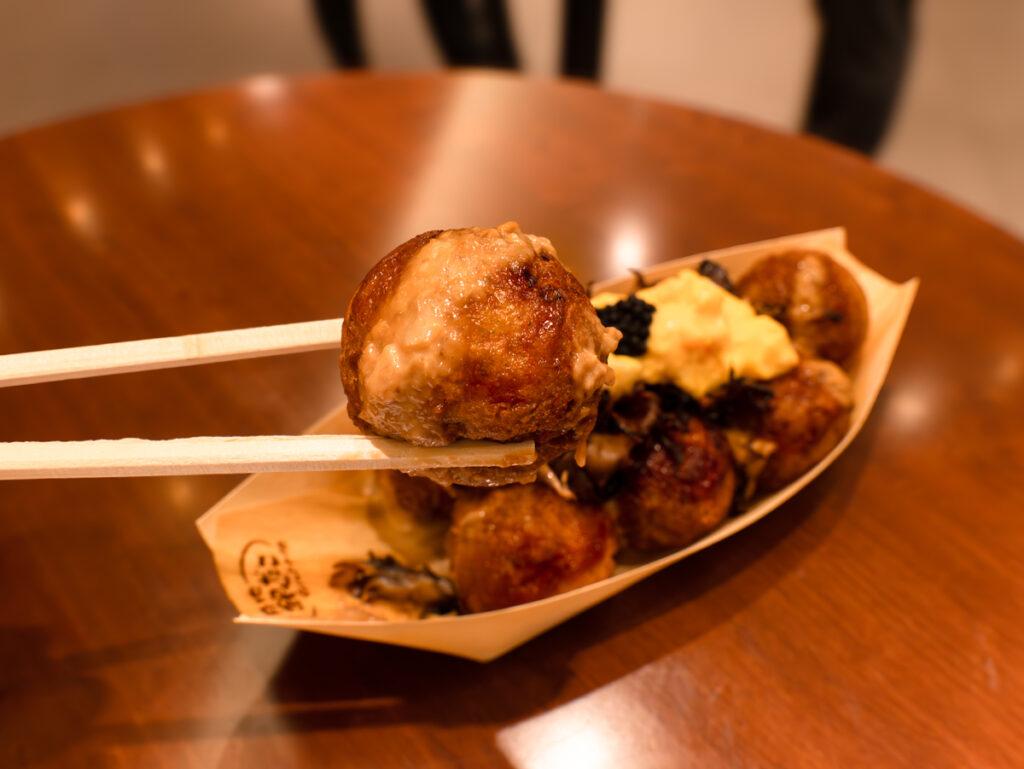 ポルチーニソースがかかったたこ焼き