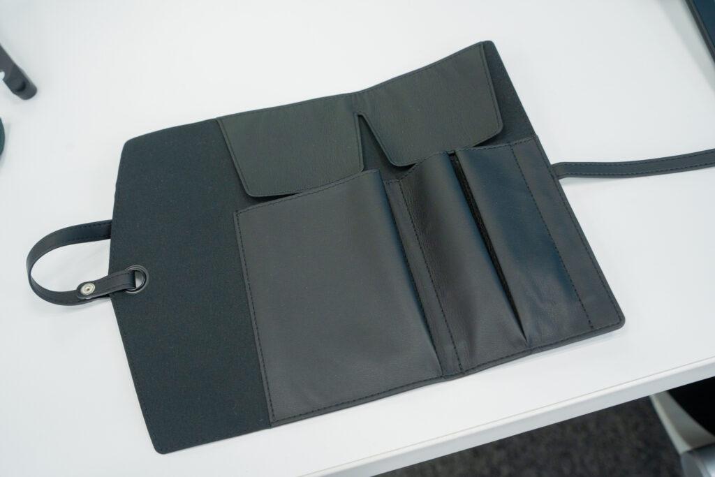 専用ペンケース「Rollup Case」