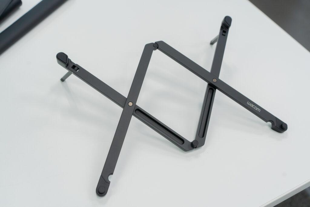 専用スタンド「Wacom Foldable Stand」
