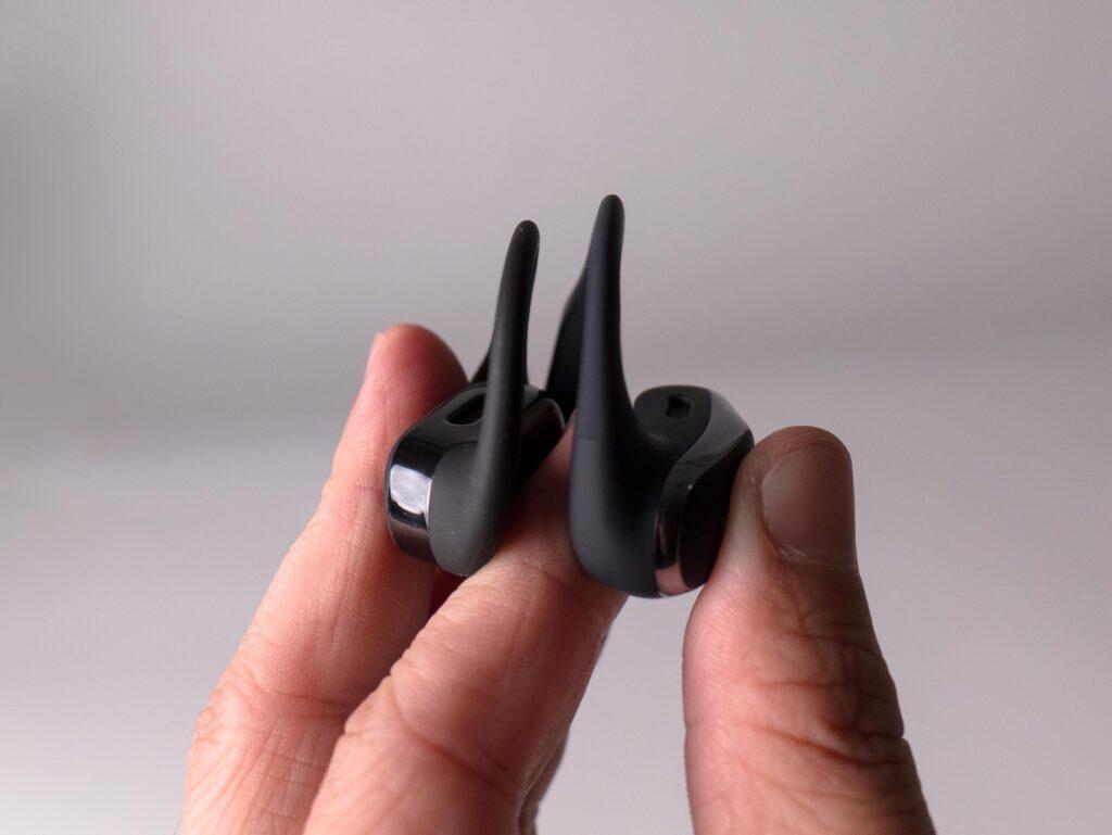 「OpenFit」と「OpenFit Air」のイヤーフック比較