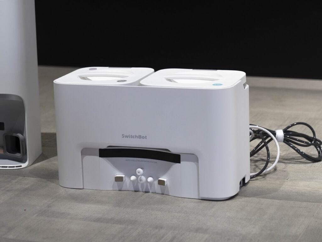 SwitchBot お掃除ロボット S10に付属する小型水交換ステーションの外付け水タンク