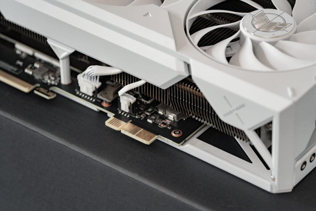 TUF-RTX4070TIS-O16G-BTF-WHITE_ power-connecter
