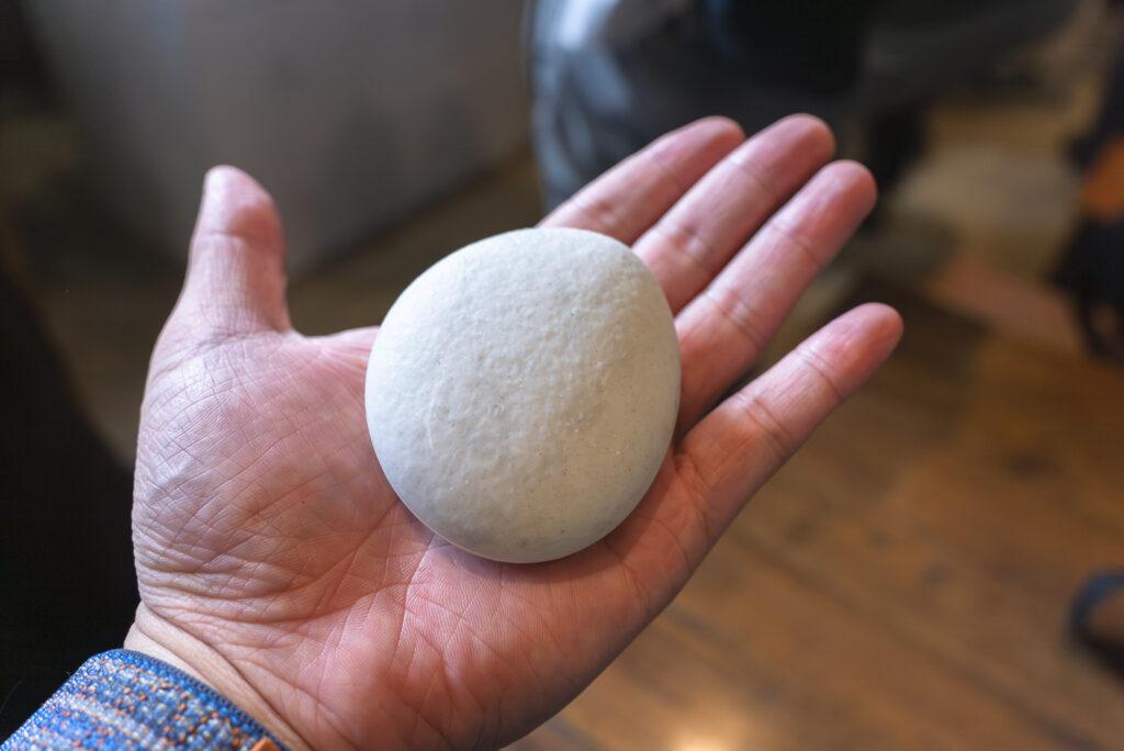 「Nature Remo Lapis」は、まるで石のようなデザイン