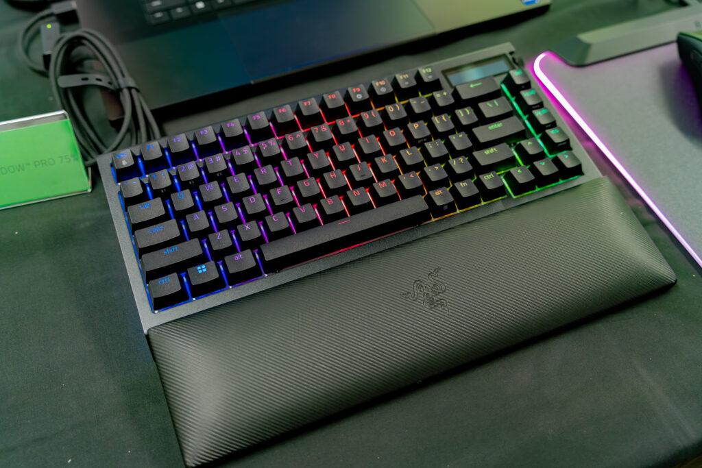 RAZER-BLACKWIDOW-V4-PRO-75%_00