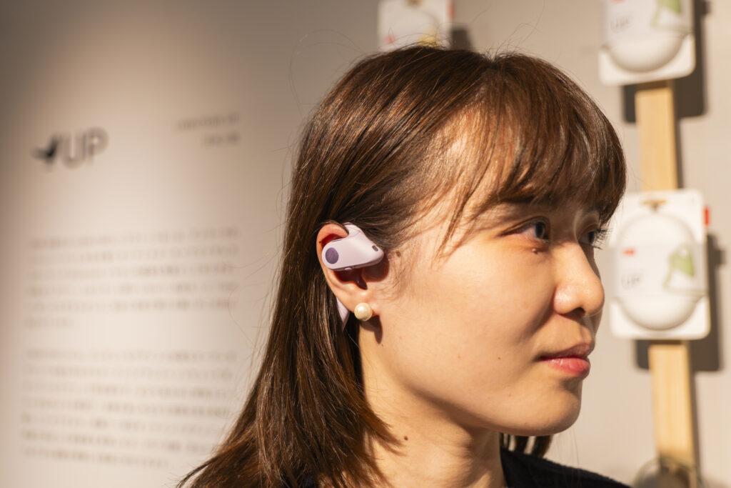 スポーツ向けオープンイヤー型イヤホン「LIBRATONE UP」は23.5gしかない軽量感と違和感の少ない装着感が特徴