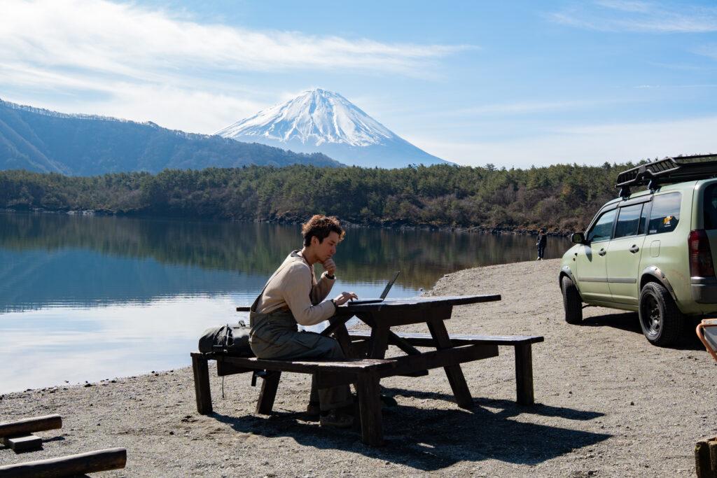 ASUS ProArt PX13_outdoor-image1