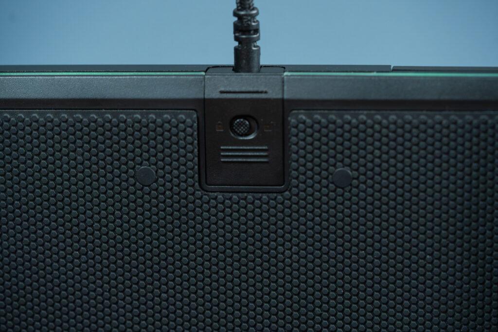 Razer-Kitsune_cable-lock1
