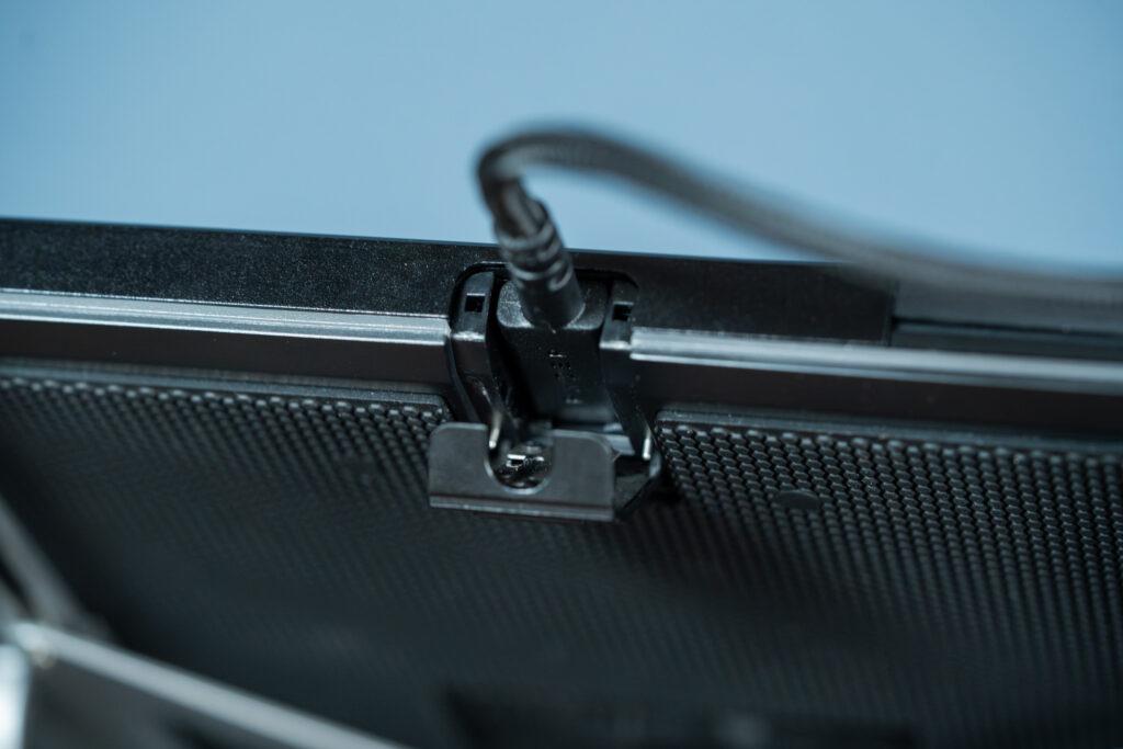 Razer-Kitsune_cable-lock2