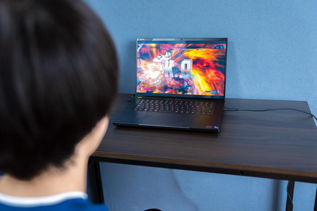 Razer-Kitsune_use-image2