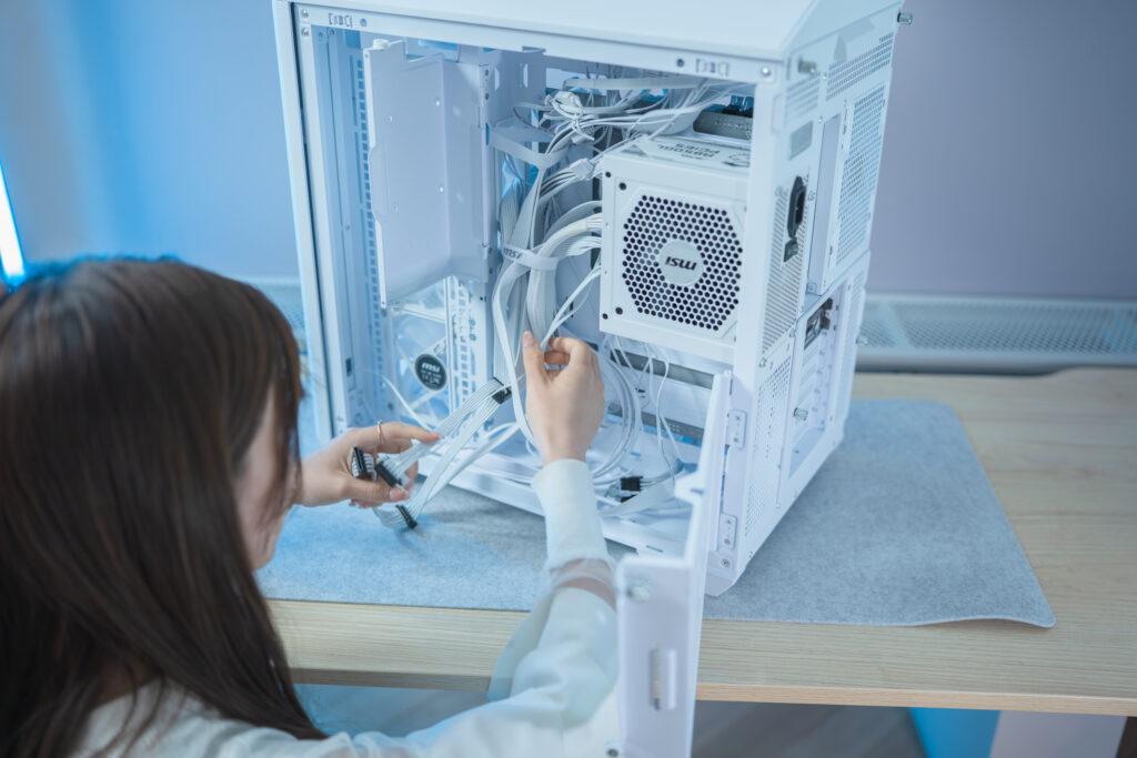 MSI-White-PC-build-with-NekotaAshu_cable-setting1
