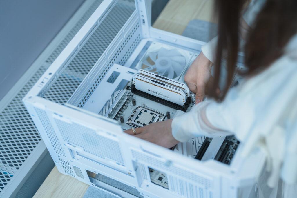 MSI-White-PC-build-with-NekotaAshu_setting-motherboard