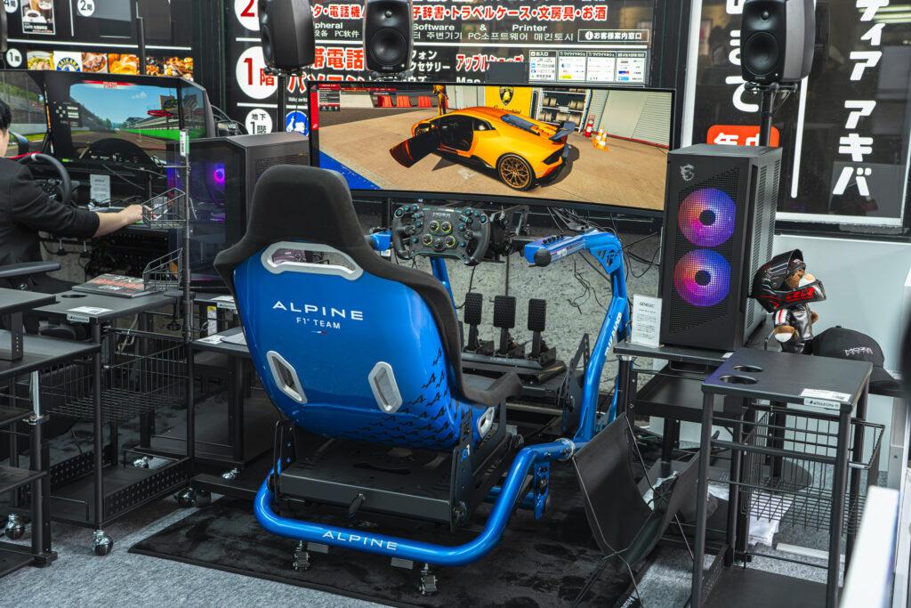 「カスタムPCショールーム 2025」レーシングゲーミングルーム