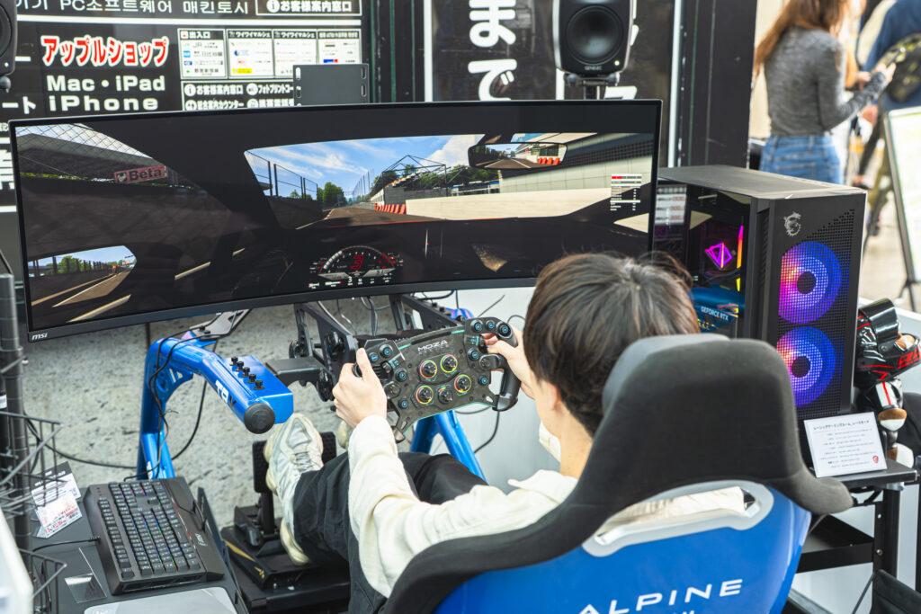 「カスタムPCショールーム 2025」レーシングゲーミングルーム