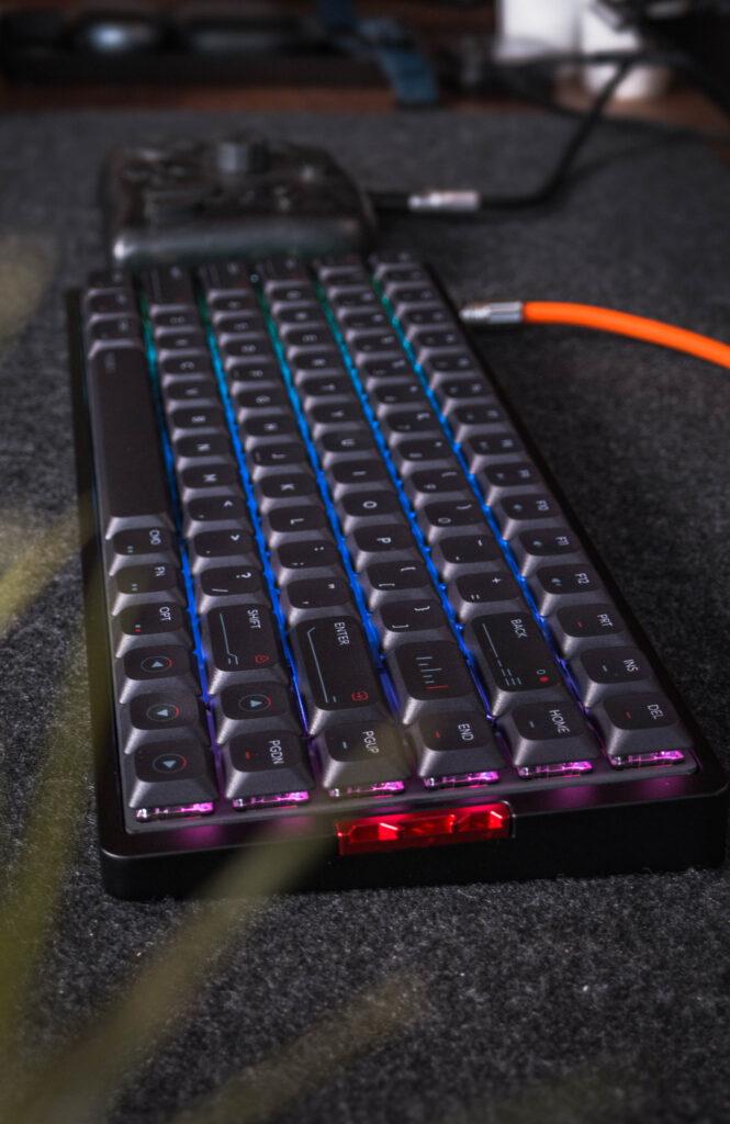 MQ80キーボードを横から見た画像