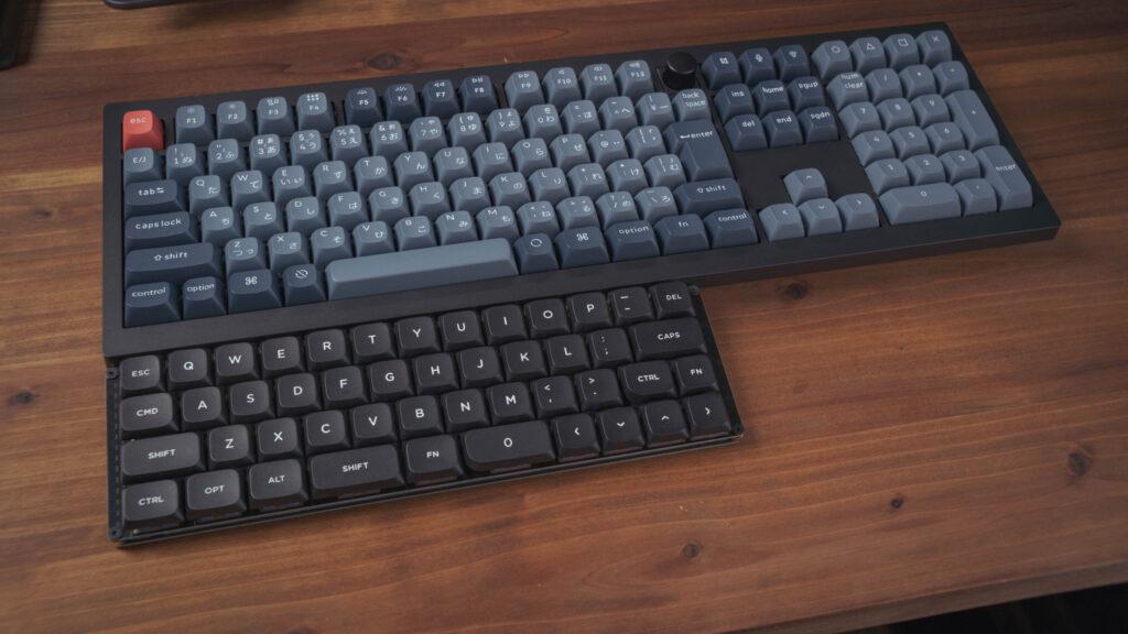上がKeychron V6 Max、下がR47Go