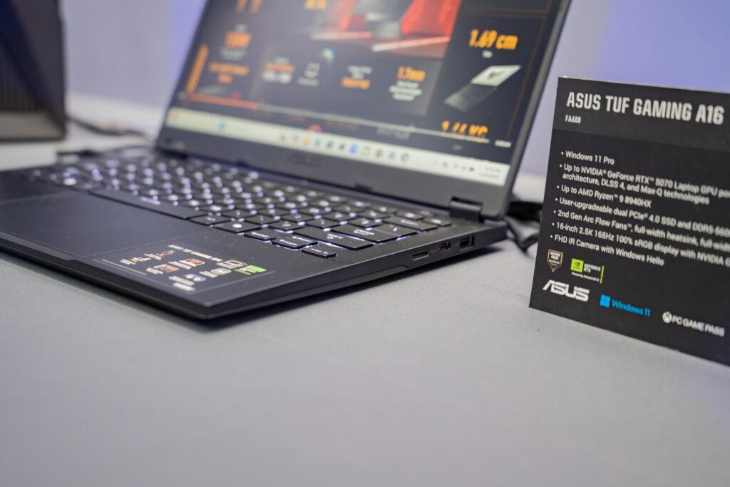 ASUS TUF Gaming A14薄さが分かる画像