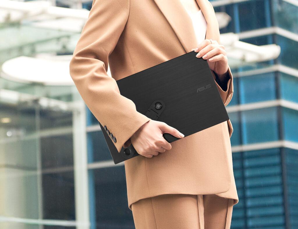 手に持った時の大きさイメージ