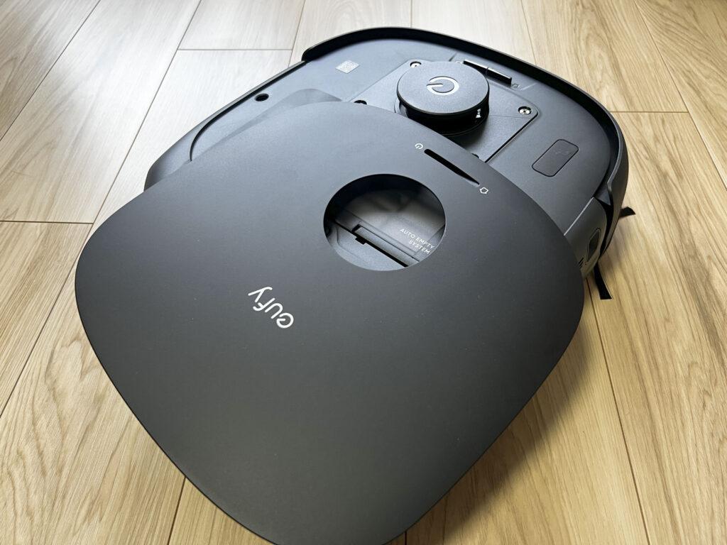 「Eufy Robot Vacuum Omni E25」の天面側、フタは被せるだけに