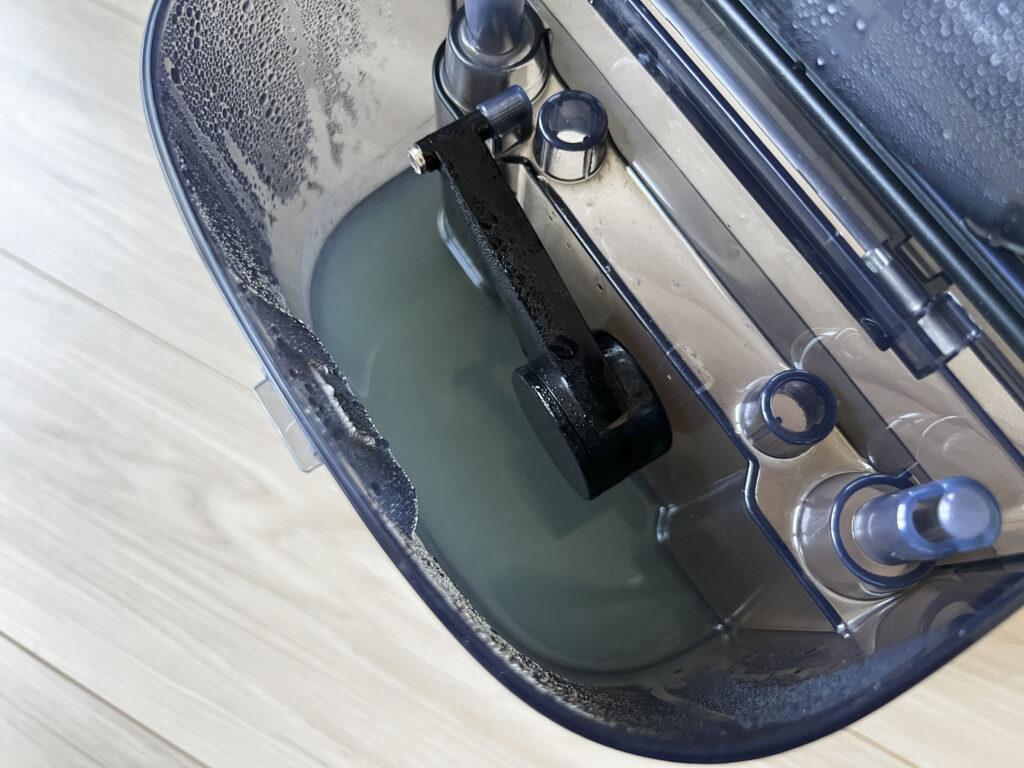 「Eufy Robot Vacuum Omni E25」の汚水タンク、2週間後の様子