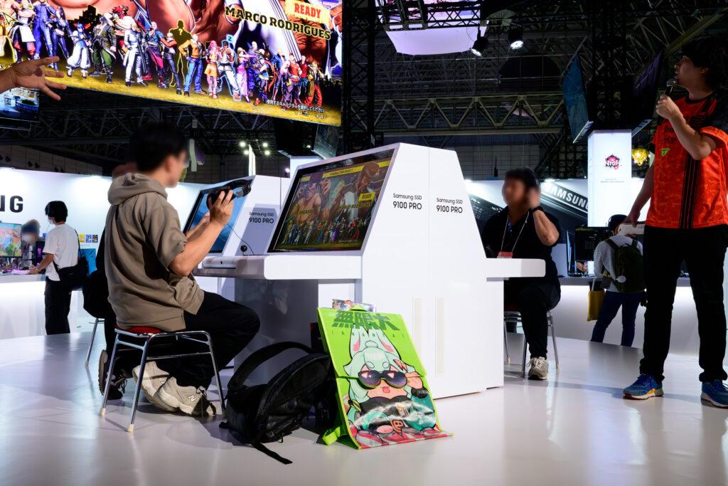 TGS2025 Samsung SSDブース、中央の特設にもJAPANNEXTモニター