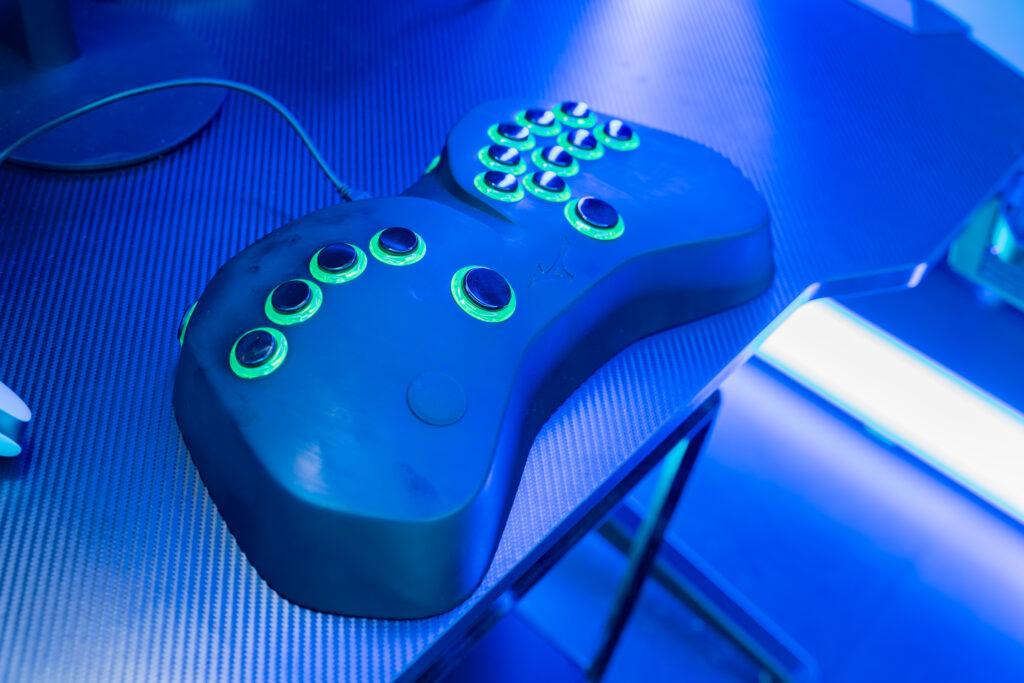 TGS2025 ミズノブース、参考展示されていた人間工学に基づいたエルゴノミクスとも言えるレバーレスアーケードコントローラー