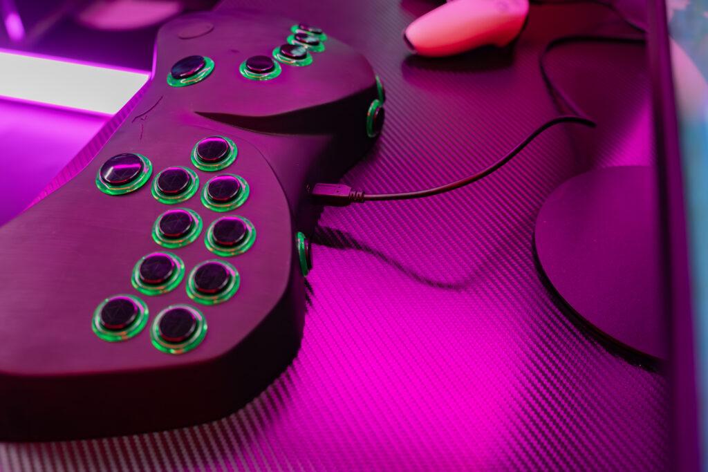 TGS2025 ミズノブース、参考展示されていた人間工学に基づいたエルゴノミクスとも言えるレバーレスアーケードコントローラー