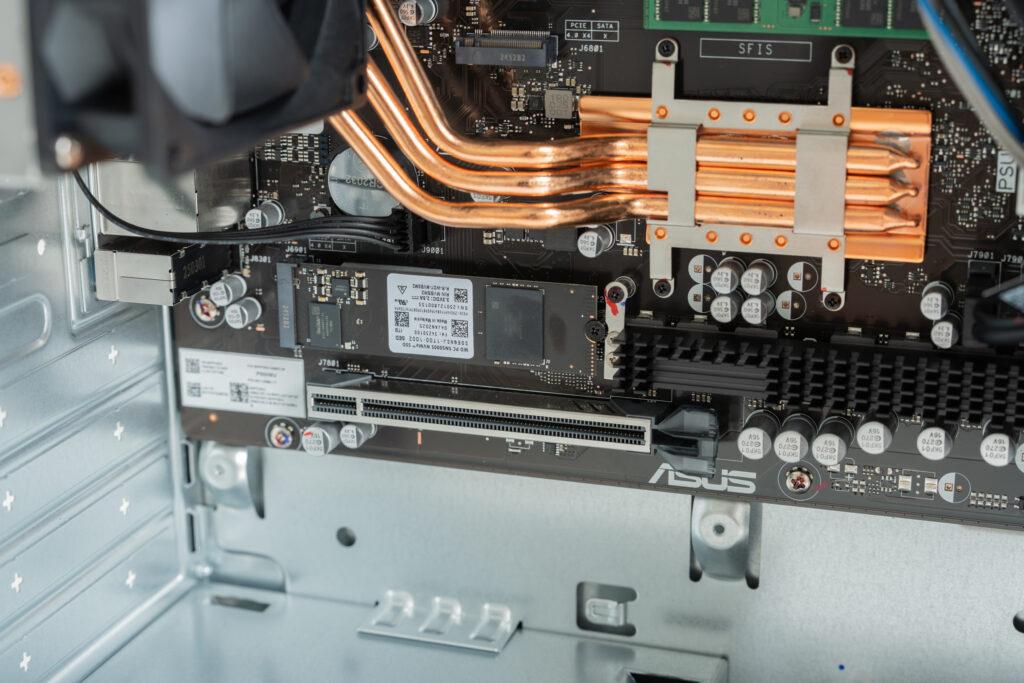 ASUS Expert_16