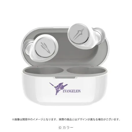 白いケースに入ったワイヤレスイヤホンの画像。ケースにはEVANGELIONのロゴと、イヤホン本体にはシンボルマークが描かれている。
