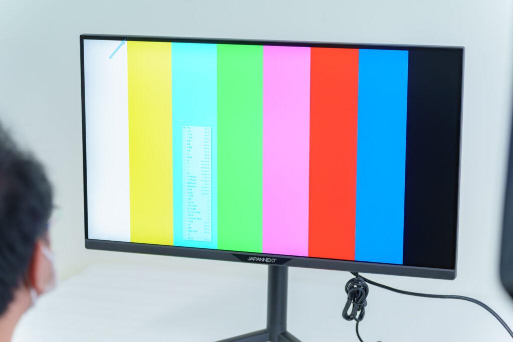 液晶チェックの様子１