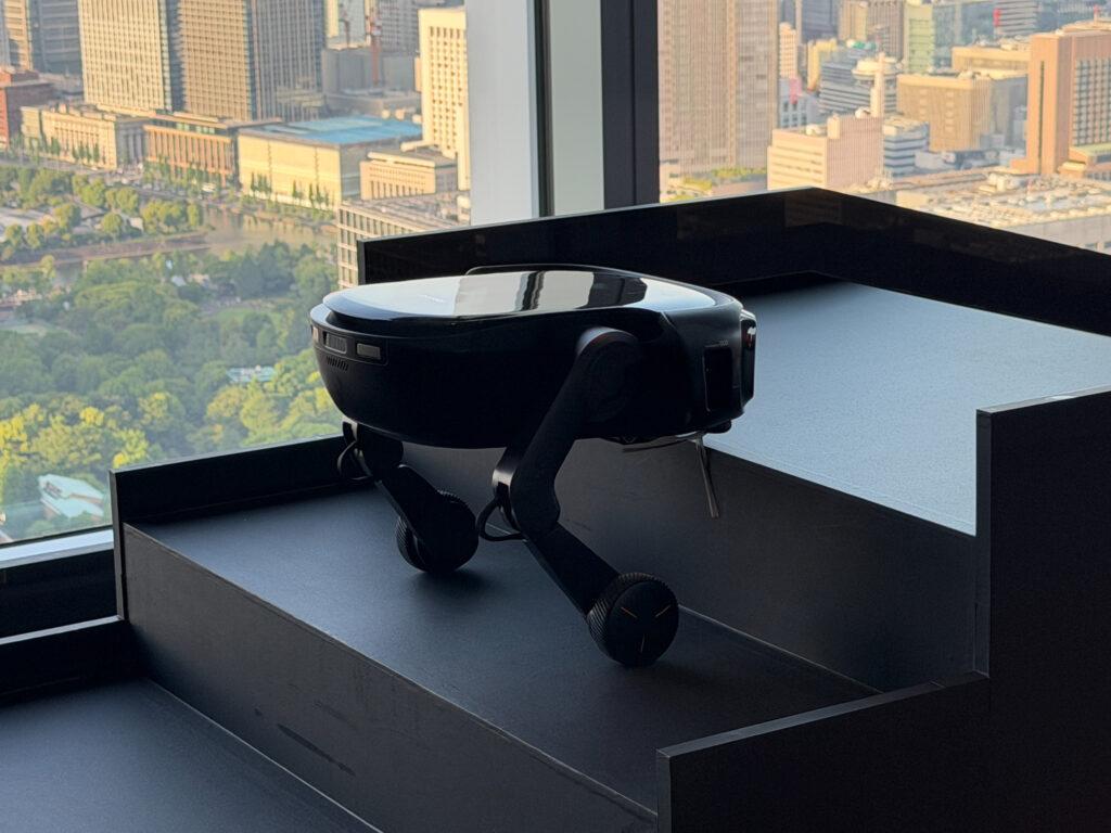 Roborock Saros Rover の階段掃除実演